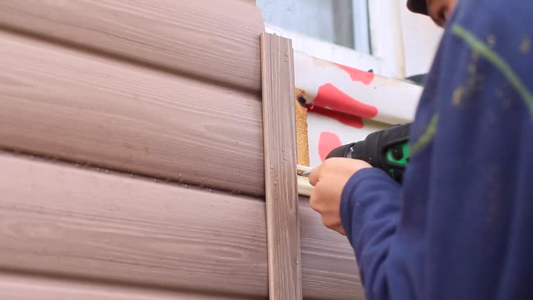 How To Choose The Right Materials for Your Siding Installation in 'East Porterville, CA